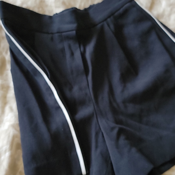 Aritzia Babaton Short - Picture 2 of 4